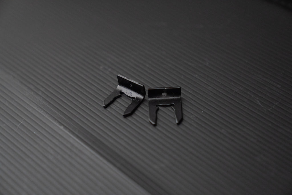 Parking brake retaining clip