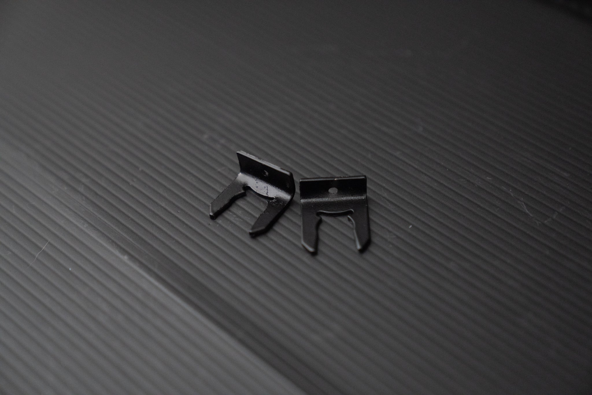 Parking brake retaining clip